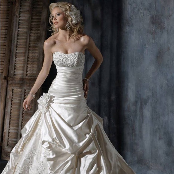 Maggie Sottero Ambrosia NWOT Size 8, Ivory - Picture 13 of 14